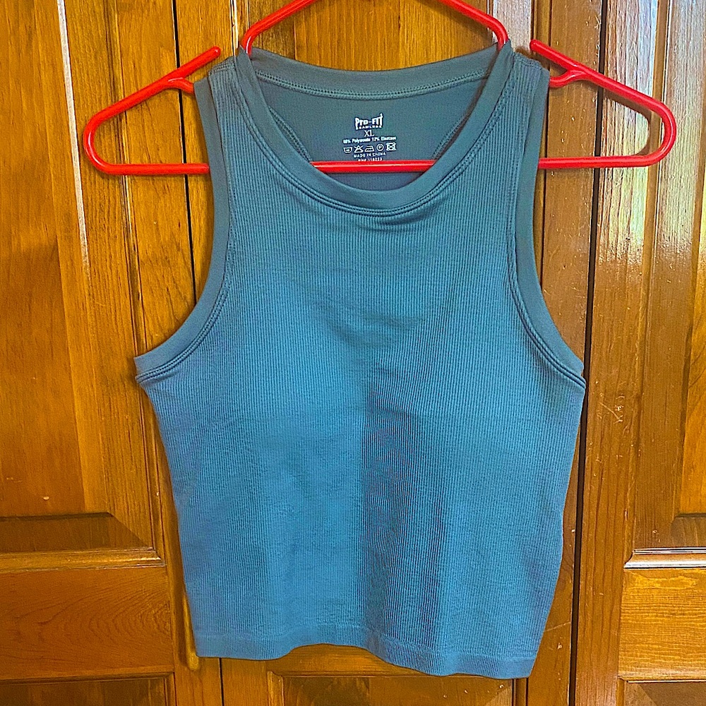 PROFIT-seamless Women’s winter green Tank Top- NWOT; free bracelet or hair clip